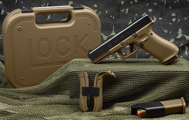 Glock G17 Gen 5 FR комплектуется сменными накладками рукоятки, магазином и кейсом