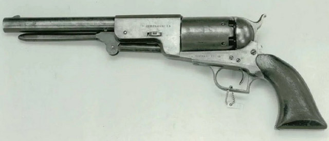 Colt Walker 1847 имеет 9-дюймовый ствол при общей длине около 40 см