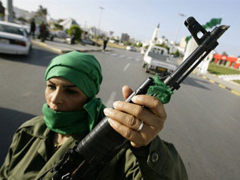 Ливийские власти начали вооружать население