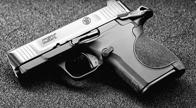 Smith & Wesson вспомнили, что когда-то давно пистолеты были 
металлическими и имели хорошо видимый внешний курок. Вот маленький CSX 
калибра 9х19