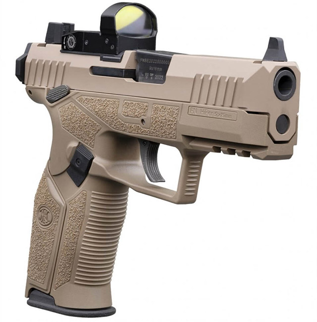 Вариант FN HiPer MRD предусматривает простой монтаж коллиматорного 
прицела. В этой версии механические прицельные приспособления имеют 
увеличенную высоту. На фото пистолет в расцветке FDE