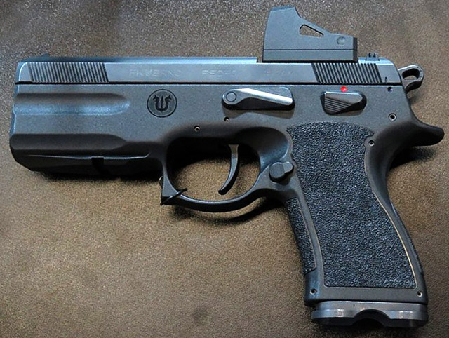По сравнению моделью PSD, пистолет FK Brno PSD-C стал короче, ниже и легче на целых 23 грамма