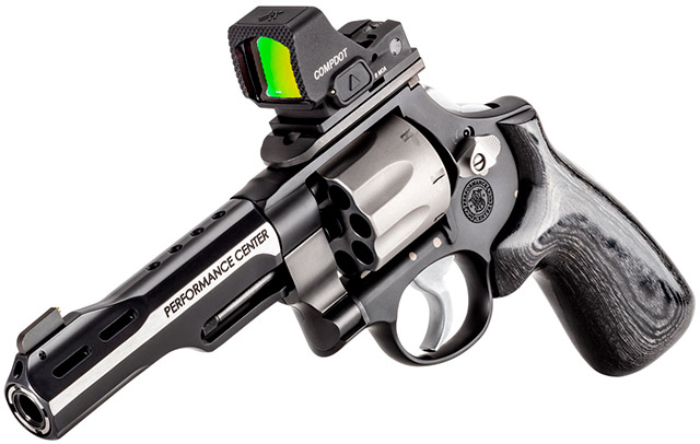 Ствол Smith & Wesson Model 327 WR четырехпортовый, что уменьшает дульную мушку и отдачу, обеспечивая молниеносные выстрелы