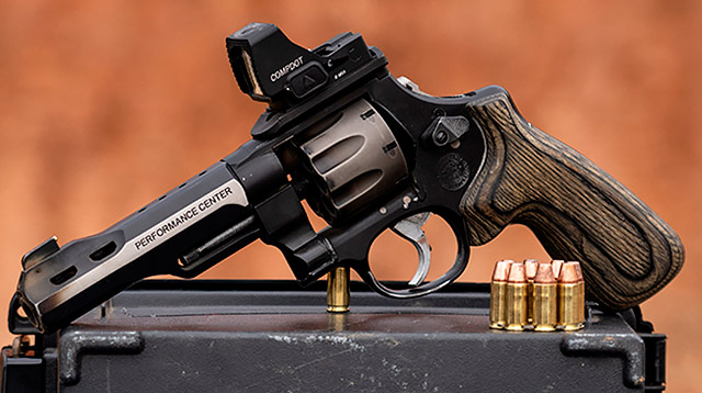 Smith & Wesson Model 327 WR - 9-мм револьвер, с которым Джерри 
Микулек установил мировой рекорд. В комплект входит коллиматорный прицел
 Vortex Compdot