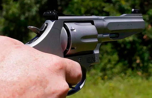 S&W
