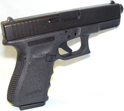 Glock 23 хорошо видны прицельные приспособления