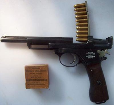 Mannlicher M1905 при заряжании, принятый на вооружение в Аргентине