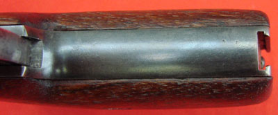 Webley & Scott M 1911 (вид на пазы в нижней части рукоятки для крепления съемного приклада)