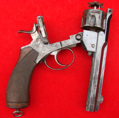 Револьвер модели Webley Pryse (при перезаряжании)