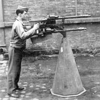 Счетверенная зенитная пулеметная установка MG.17 в положении для стрельбы по наземным целям. 1945 год