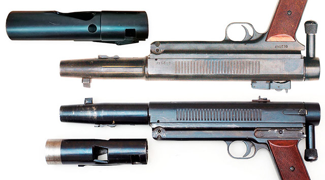 Ранний (внизу) и поздний (вверху) варианты пистолета «Буря»