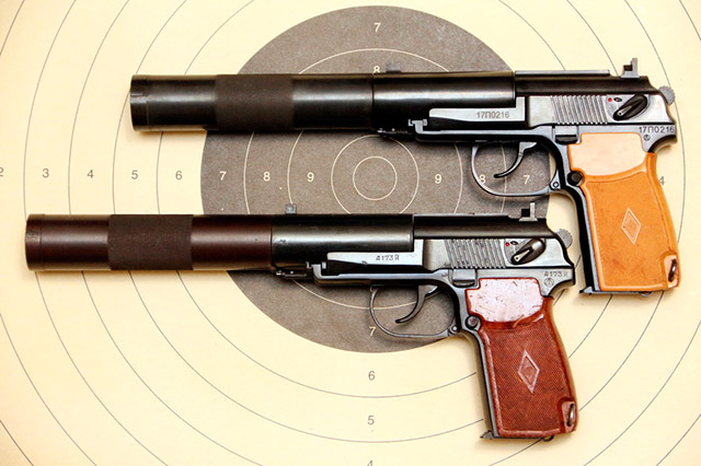 Сравнение пистолетов ПБ советского (снизу) и российского (сверху) производства