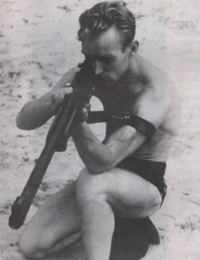 А.И. Богданов во время тренировки по стрельбе