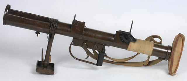 Противотанковый гранатомёт PIAT из коллекции британского Имперского
 военного музея