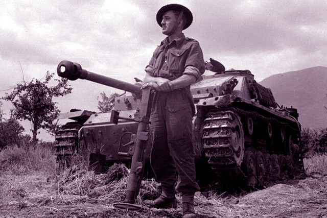 Рядовой Фрэнк Джефферсон из 2-го батальона полка Ланкаширских 
фузилеров 
16 мая 1944 года в Италии под Монте-Кассино в одиночку с помощью «Пиата»
 остановил немецкую контратаку, подбив «Штуг III». Позднее за свой 
подвиг британец получил высшую награду — Крест 
Виктории