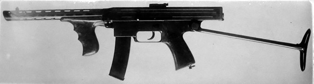 Пистолет-пулемёт Калашникова образца 1942 года с разложенным прикладом