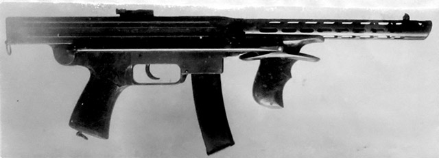Пистолет-пулемёт Калашникова образца 1942 года со сложенным прикладом