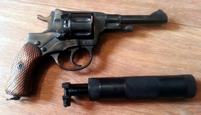 Револьвер «Наган» со съёмным глушителем «Брамит»
