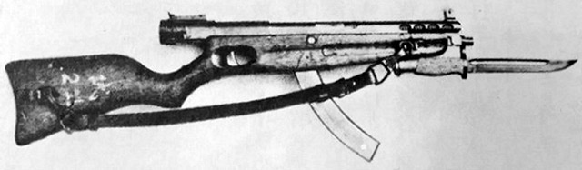 Экспериментальный пистолет-пулемёт Тип IIA образца 1934 года со штыком Тип 2
