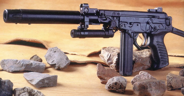 Пистолет-пулемёт ТКБ-0217Б с глушителем и ЛЦУ