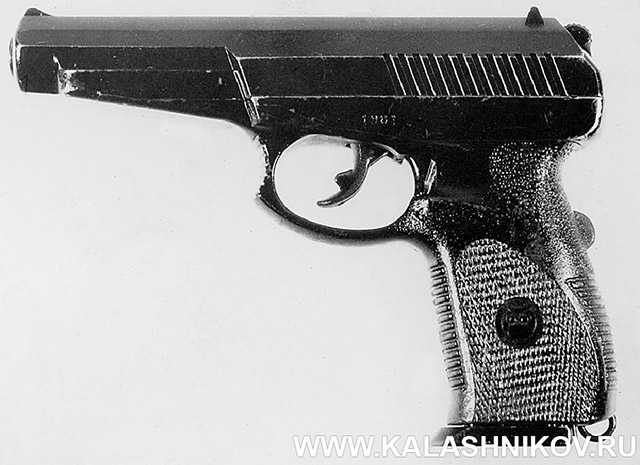 9-мм пистолет 6П35 конструкции Сердюкова П. И. под патрон РГ057 (9х19). Вид слева