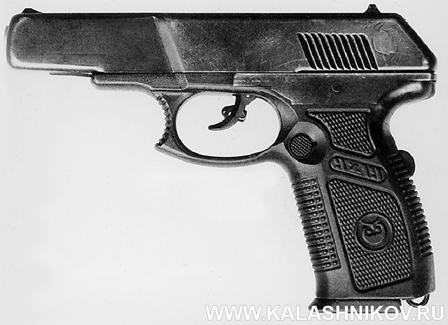 9-мм пистолет 6П35 конструкции Сердюкова П. И. под патрон 7Н21 (9х19). 
Вид слева. Принцип работы автоматики – отдача затвора при коротком ходе 
ствола