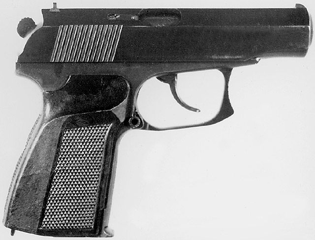 9-мм пистолет «Грач-3» конструкции Шигапова Р. Г. («Ижмех») под патроны 
9х18 ПМ и 9М (9х18 ПММ). Вид справа. Принцип работы автоматики – отдача 
свободного затвора