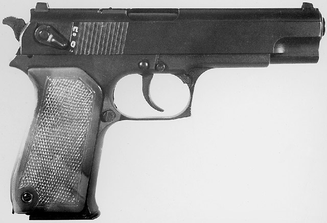 7,62/9-мм пистолет ТКБ-0220 конструкции Стечкина И. Я. (ЦКИБ СОО) под 
патроны 9х18 ПМ, 9М (9х18 ПММ) и 7,62х25 ТТ. Вид справа. Принцип работы 
автоматики – отдача свободного затвора
