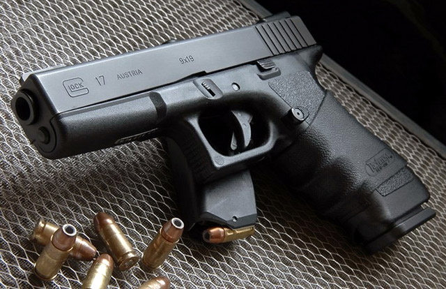 Glock 17 — родоначальник всего семейства «Глоков», был разработан под патрон 9×19 мм Парабеллум
