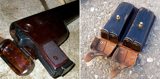Слева: со временем деревянная кобура пистолета была заменена на более 
практичную бакелитовую. Справа: в комплект к 
пистолету входят четыре запасных магазина, которые носят в поясном 
подсумке с двумя карманами