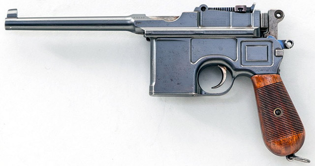 «Маузер» С96, выпущенный перед началом Первой мировой войны. К этому 
моменту это уже был отработанный в производстве популярный коммерческий 
пистолет