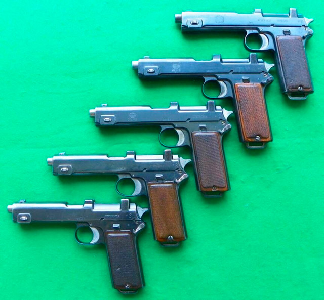 Пистолеты разных контрактных партий: М1911 (Чили), Md.1892 (Румыния), М.12 (Австрия, Бавария, Чехословакия)