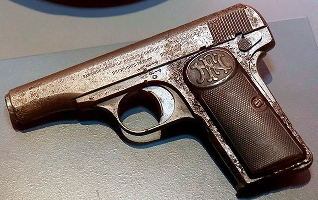 «Браунинг» FN M1910 одного из участников убийства эрцгерцога Фердинанда — Гаврило Принцип использовал такой же