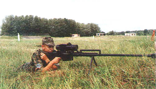 Тяжелая 12,7-мм снайперская винтовка В-94 по задумке конструкторов КБП позволяет «доставать» цели на дальности до 2 км