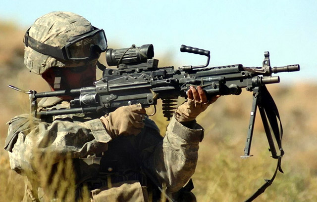 Minimi Para — компактная версия M249 для парашютистов с укороченным стволом и телескопическим прикладом