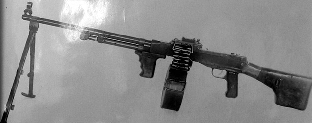 Архивное фото опытного пулемёта с испытаний в апреле 1945 года