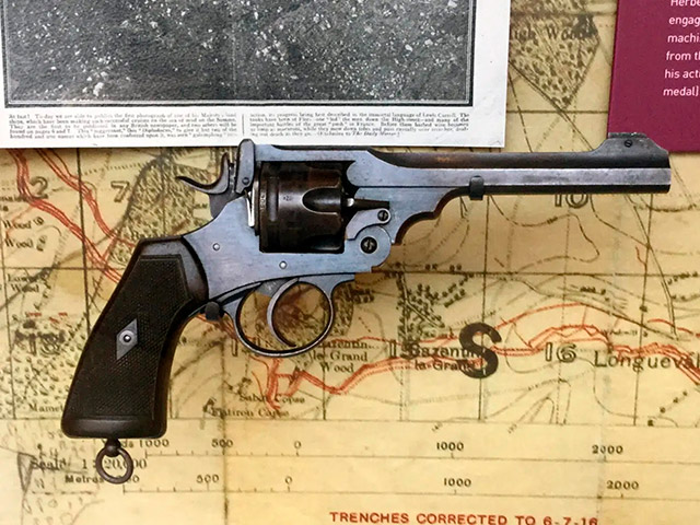 Револьвер Webley как символ Британской империи