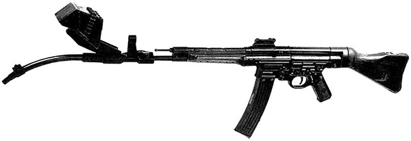 Автомат (штурмовая винтовка) MP44 Vorsatz J с искривленным на 30 
град. стволом-насадкой с призматическим перископическим прицельным 
приспособлением конструкции фирмы Zeiss
