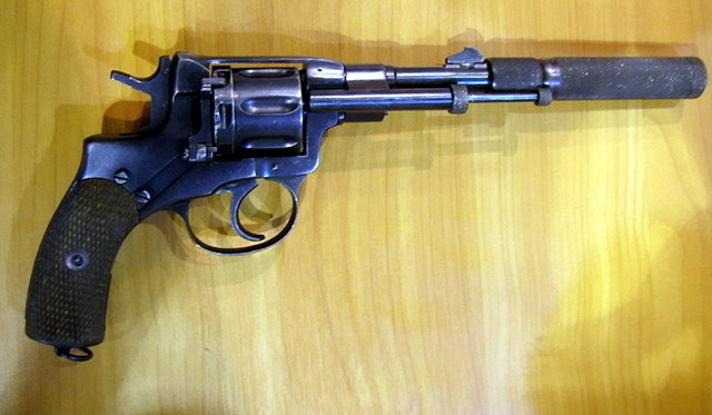 Револьвер «Наган» с глушителем «Брамит»