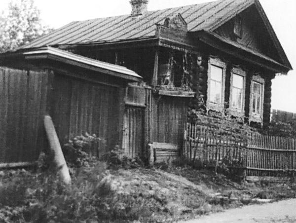 Ижевск, Широкий пер., 7. Дом, в котором Е. В. Драгунов жил с семьёй
 с 1950 по 1964 год