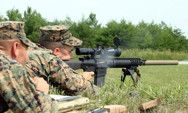 Снайперы морской пехоты США с винтовкой MK 11