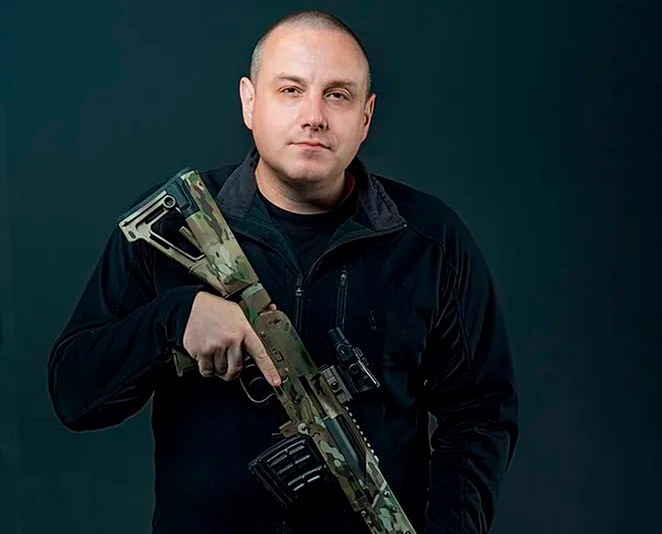 Валентин Власенко — человек, который вдохнул вторую жизнь в СВД винтовку. Теперь и вы знаете его в лицо. А не только снайперы.