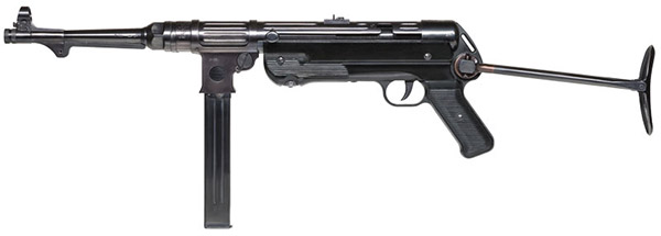 MP38 стал первым принятым на вооружение пистолетом-пулеметом со складным прикладом
