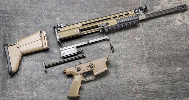 Для чистки и обслуживания FN SCAR необходимо выполнить его неполную разборку