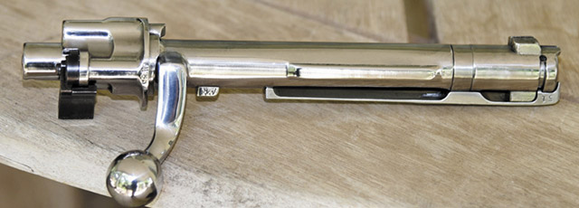 мощный экстрактор затвора Mauser 98 гарантирует выброс стреляной гильзы