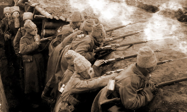 К началу Первой мировой войны «трёхлинейка» с примкнутым игольчатым штыком стала настоящим символом русской пехоты…
