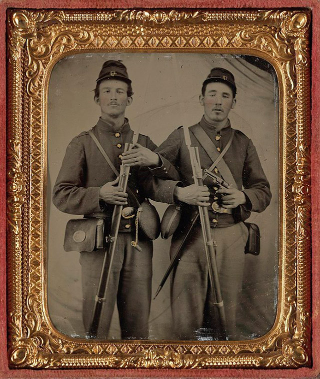 Два неизвестных солдата федеральной армии, вооружённые прусскими «потсдамскими мушкетами» образца 1809 года