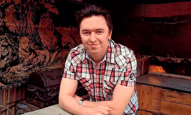 Евгений Ерофеев Работая
 инженером-конструктором в концерне «Калашников», принимал участие в 
разработке карабина «Сайга-107» со сбалансированной автоматикой.