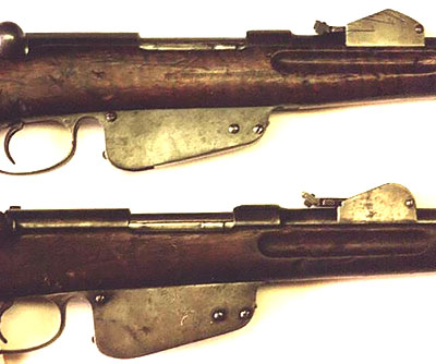 Steyr Mannlicher M1886 (снизу) в сравнении с Steyr Mannlicher M1888-90 (сверху) (хорошо видна разница размеров магазинов и шкала на боковой поверхности прицела)