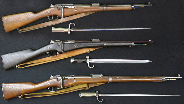 Сверху - вниз:Carabine de gendarmerie Mle 1890, Mousqueton d'artillerie Mle 1892, Fusil de tirailleur indochinois Mle 1902